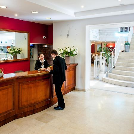 Hotel Saint Sauveur Lourdes Esterno foto
