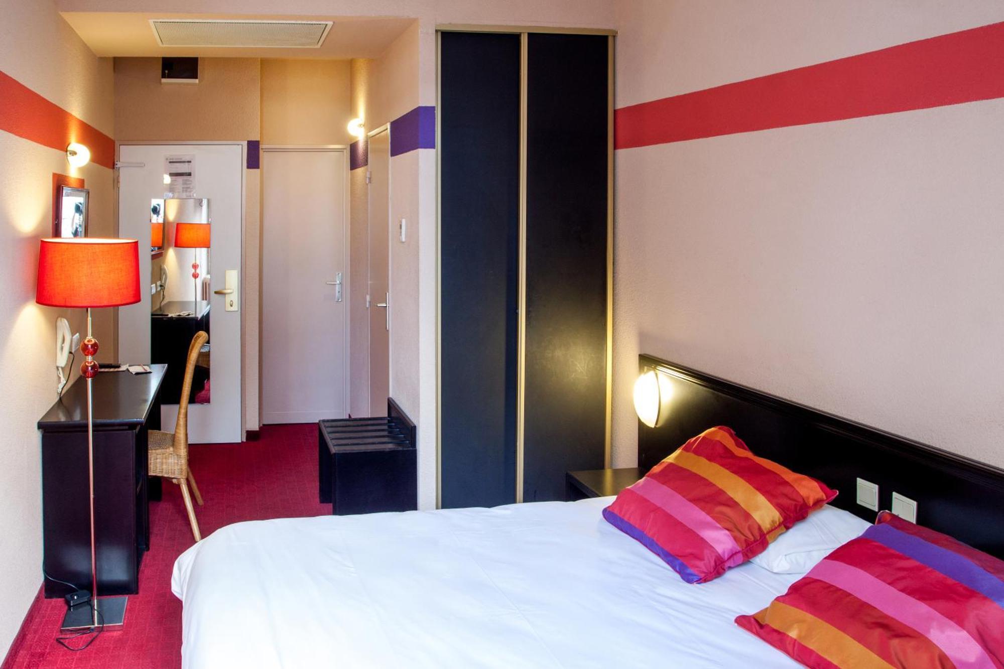 Hotel Saint Sauveur Lourdes Esterno foto