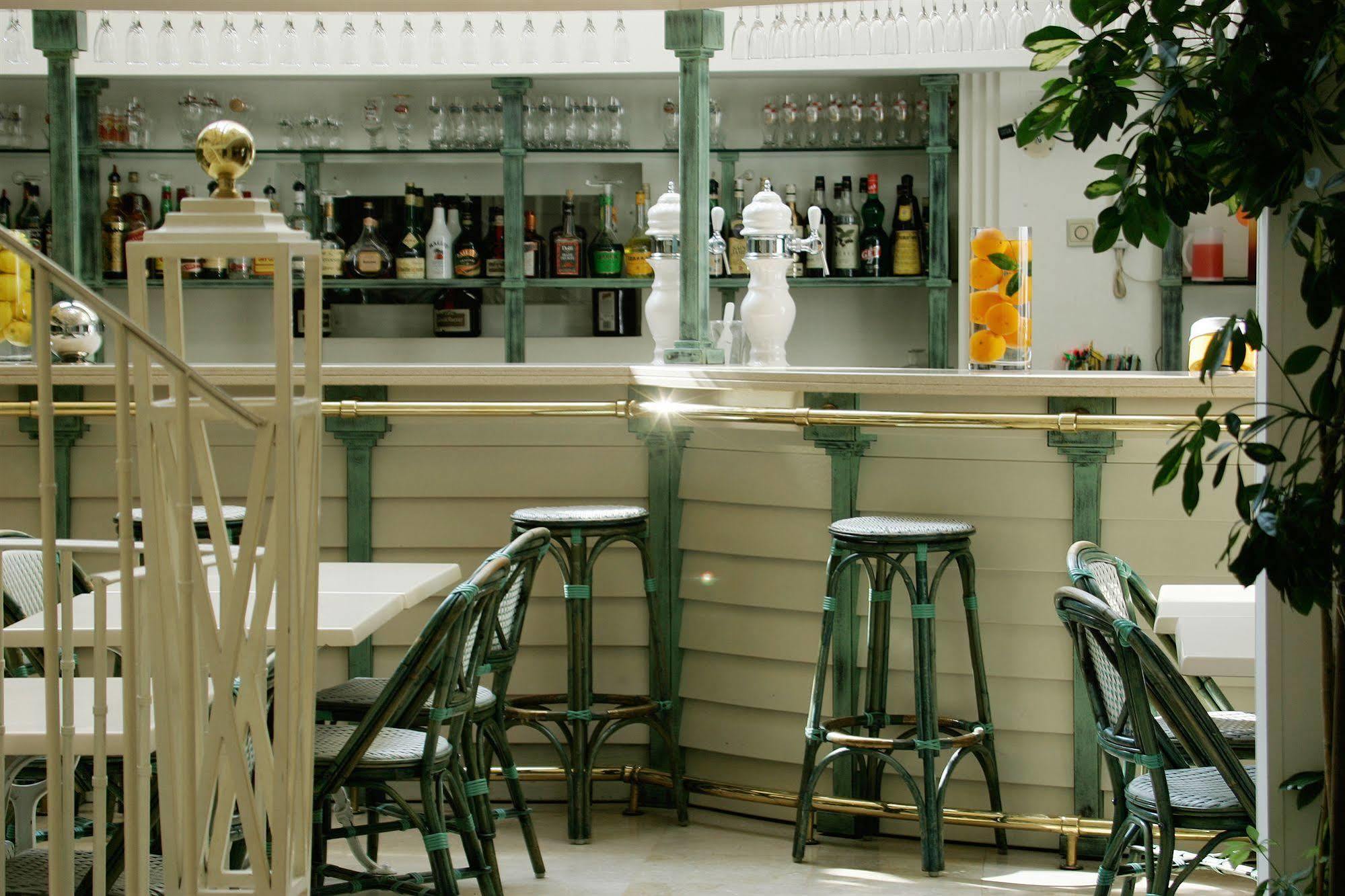 Hotel Saint Sauveur Lourdes Esterno foto